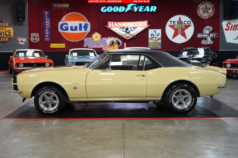 Unknown-Camaro-1967-Butternut-Yellow-Black-2
