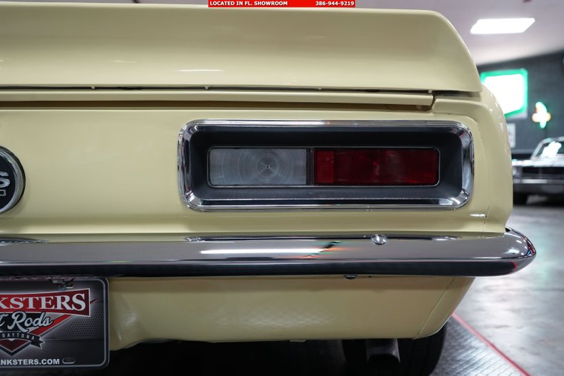 Unknown-Camaro-1967-Butternut-Yellow-Black-49