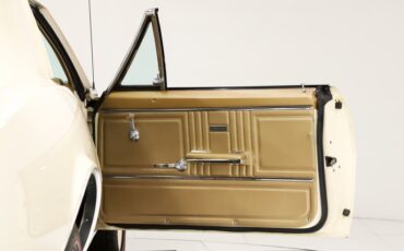 Unknown-Camaro-1967-Capri-Creme-Gold-22