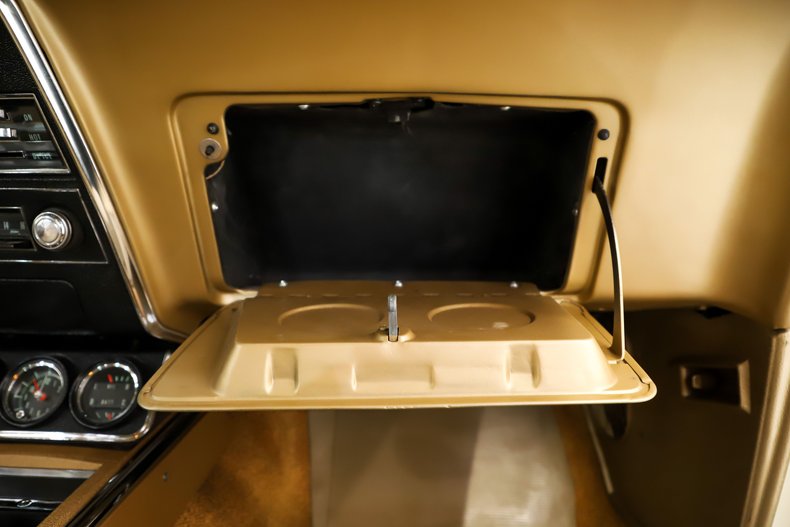 Unknown-Camaro-1967-Capri-Creme-Gold-26