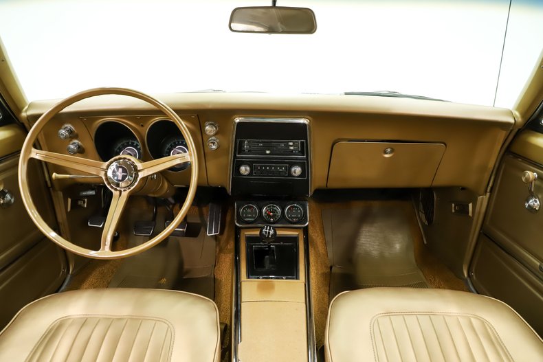 Unknown-Camaro-1967-Capri-Creme-Gold-39