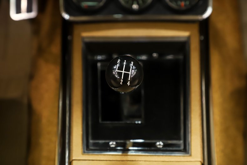 Unknown-Camaro-1967-Capri-Creme-Gold-4