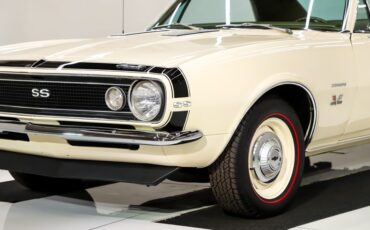Unknown-Camaro-1967-Capri-Creme-Gold-44