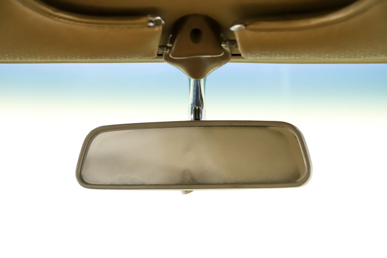 Unknown-Camaro-1967-Capri-Creme-Gold-47
