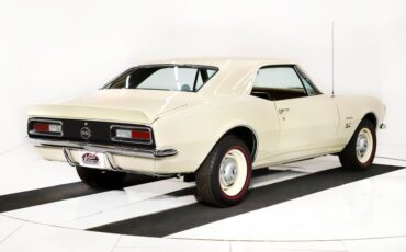Unknown-Camaro-1967-Capri-Creme-Gold-49