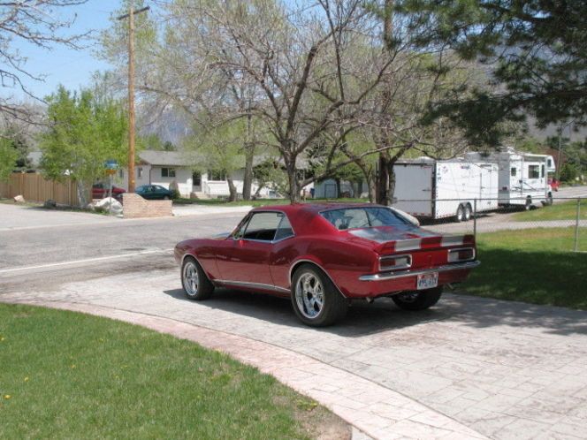 Unknown-Camaro-1967-Razzberry-Red-Pearl-Black-3