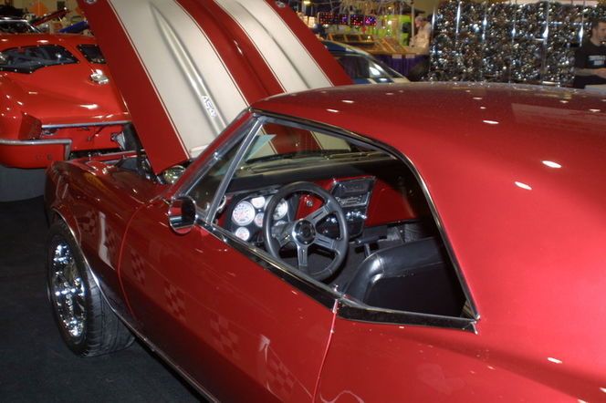 Unknown-Camaro-1967-Razzberry-Red-Pearl-Black-9