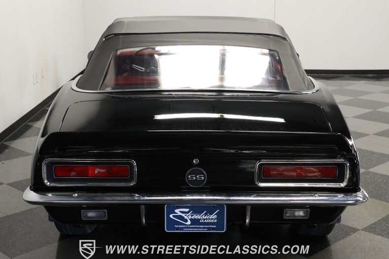 Unknown-Camaro-1967-Tuxedo-Black-Red-22
