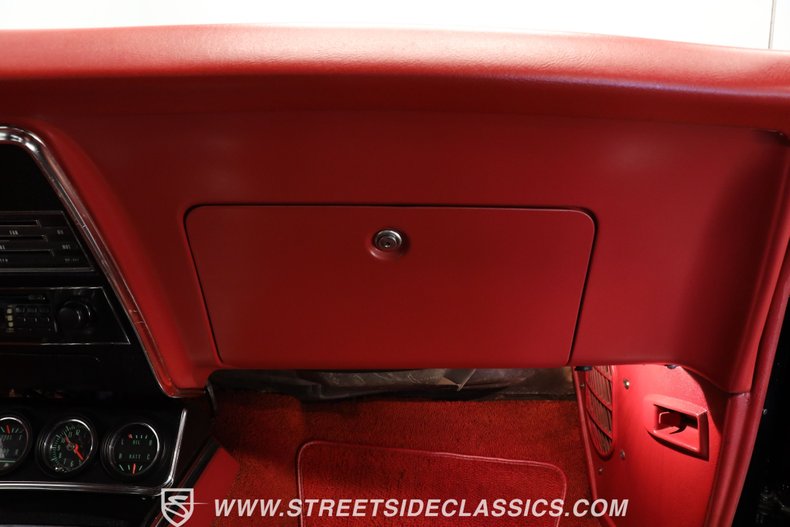 Unknown-Camaro-1967-Tuxedo-Black-Red-4