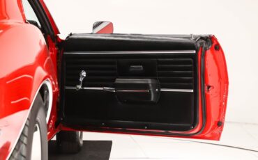 Unknown-Camaro-1968-Bolero-Red-Black-35