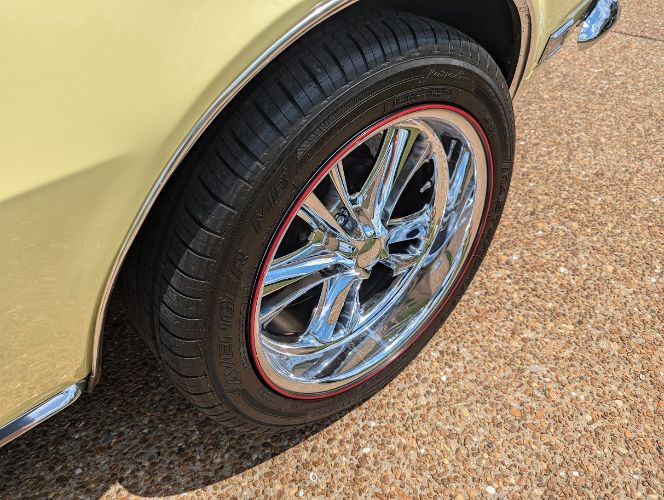 Unknown-Camaro-1968-Butter-Yellow-Black-Black-Vinyl-1