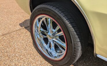 Unknown-Camaro-1968-Butter-Yellow-Black-Black-Vinyl-13
