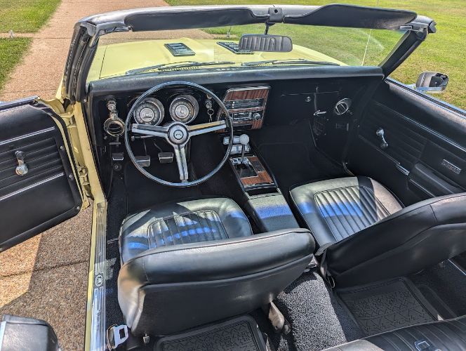 Unknown-Camaro-1968-Butter-Yellow-Black-Black-Vinyl-14