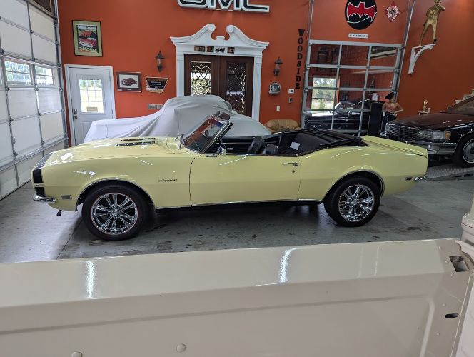 Unknown-Camaro-1968-Butter-Yellow-Black-Black-Vinyl-19