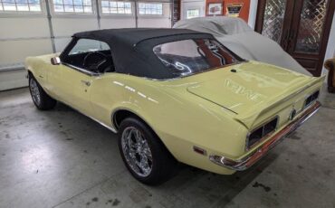 Unknown-Camaro-1968-Butter-Yellow-Black-Black-Vinyl-2