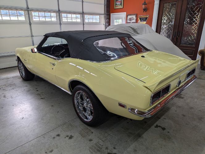 Unknown-Camaro-1968-Butter-Yellow-Black-Black-Vinyl-2