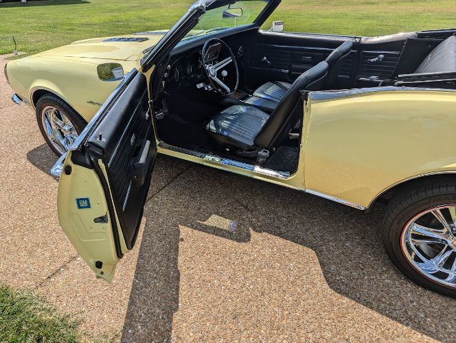 Unknown-Camaro-1968-Butter-Yellow-Black-Black-Vinyl-20