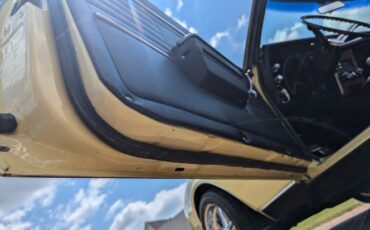 Unknown-Camaro-1968-Butter-Yellow-Black-Black-Vinyl-22