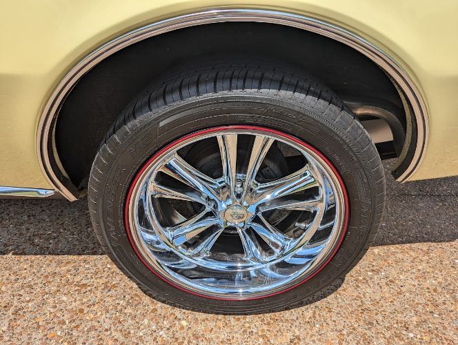 Unknown-Camaro-1968-Butter-Yellow-Black-Black-Vinyl-28