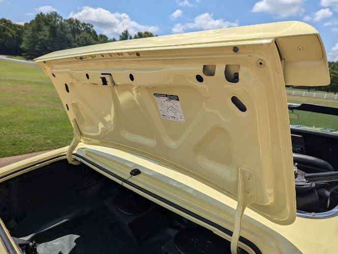 Unknown-Camaro-1968-Butter-Yellow-Black-Black-Vinyl-36