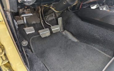 Unknown-Camaro-1968-Butter-Yellow-Black-Black-Vinyl-37