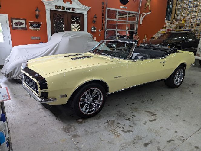 Unknown-Camaro-1968-Butter-Yellow-Black-Black-Vinyl-4