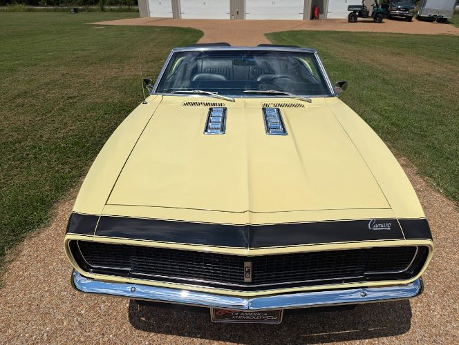 Unknown-Camaro-1968-Butter-Yellow-Black-Black-Vinyl-6