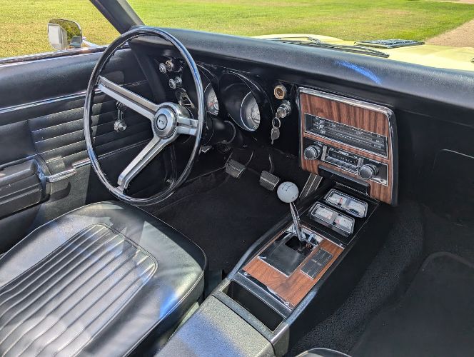 Unknown-Camaro-1968-Butter-Yellow-Black-Black-Vinyl-8