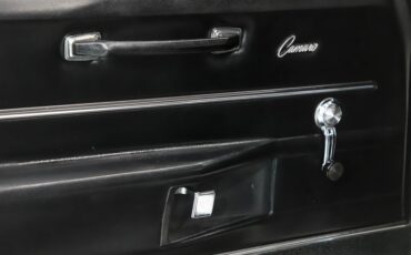 Unknown-Camaro-1968-Ermine-White-Black-11