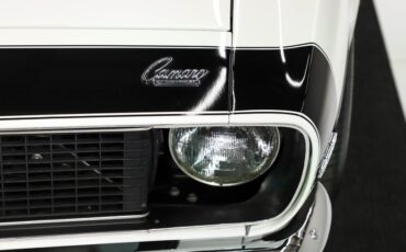 Unknown-Camaro-1968-Ermine-White-Black-15