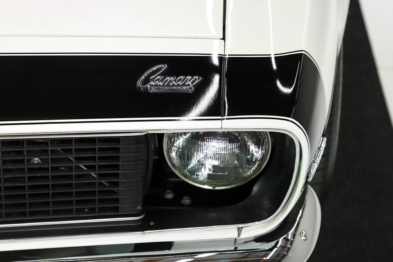 Unknown-Camaro-1968-Ermine-White-Black-15