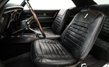 Unknown-Camaro-1968-Ermine-White-Black-16
