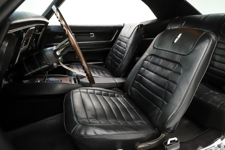 Unknown-Camaro-1968-Ermine-White-Black-16