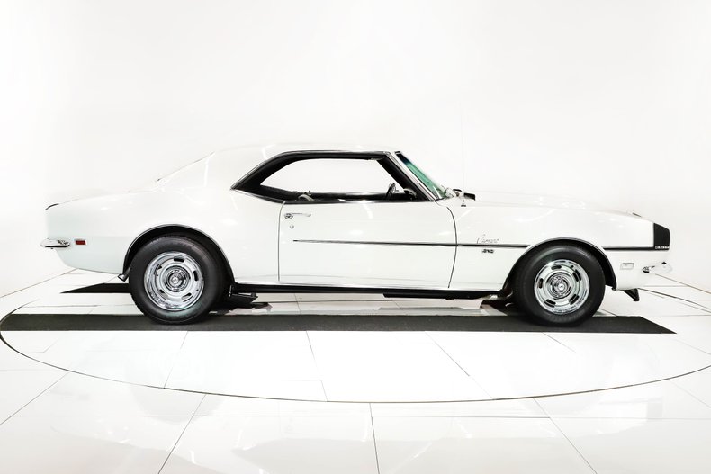 Unknown-Camaro-1968-Ermine-White-Black-18