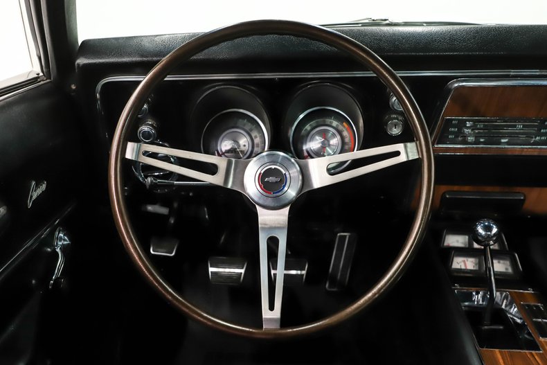 Unknown-Camaro-1968-Ermine-White-Black-20