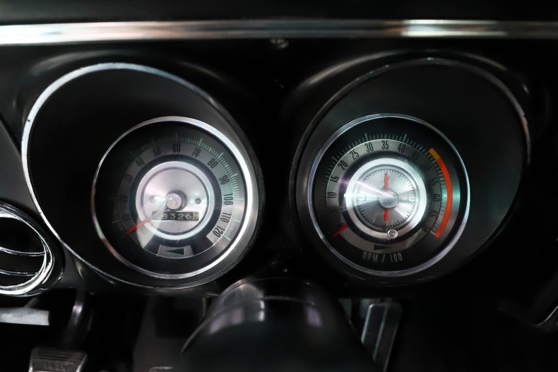 Unknown-Camaro-1968-Ermine-White-Black-21