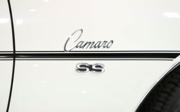 Unknown-Camaro-1968-Ermine-White-Black-23