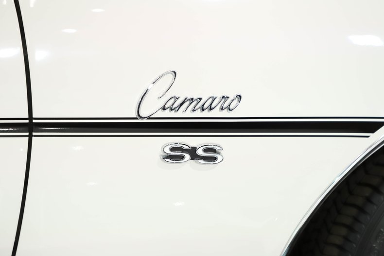 Unknown-Camaro-1968-Ermine-White-Black-23