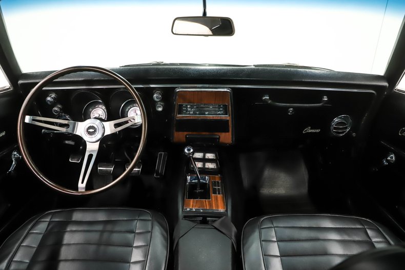 Unknown-Camaro-1968-Ermine-White-Black-24