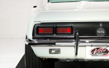 Unknown-Camaro-1968-Ermine-White-Black-30