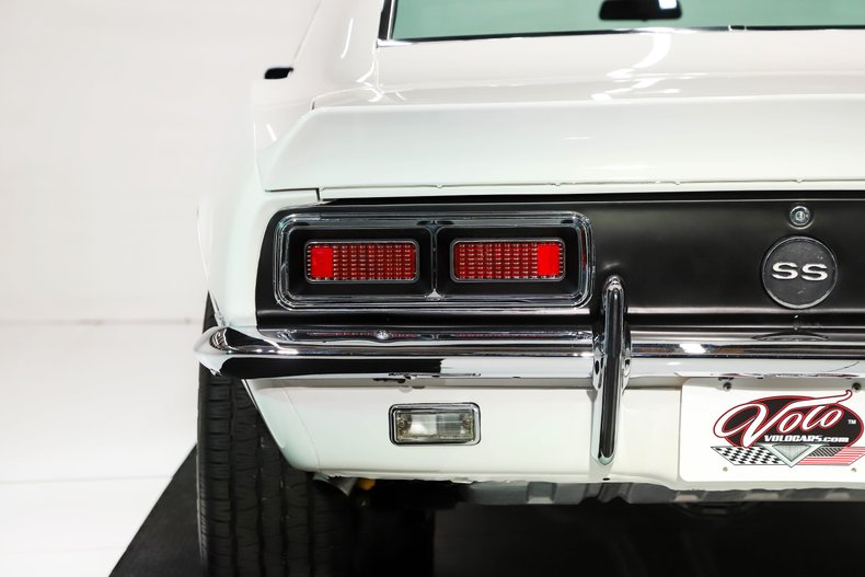 Unknown-Camaro-1968-Ermine-White-Black-30