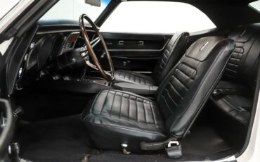 Unknown-Camaro-1968-Ermine-White-Black-31