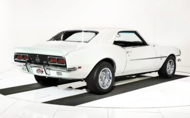 Unknown-Camaro-1968-Ermine-White-Black-33