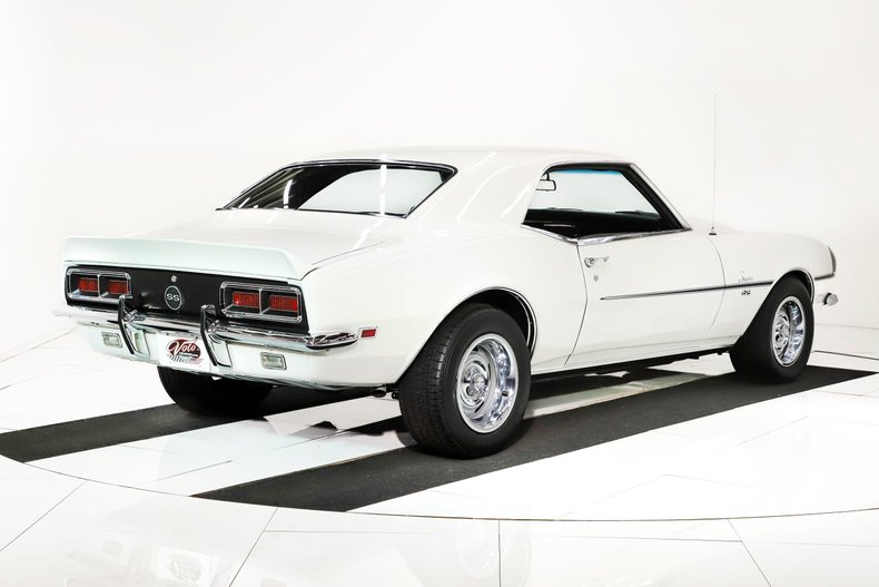 Unknown-Camaro-1968-Ermine-White-Black-33