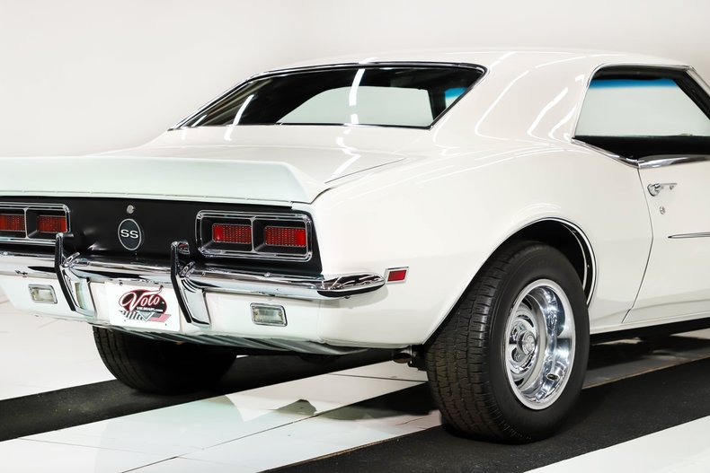 Unknown-Camaro-1968-Ermine-White-Black-36