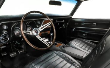 Unknown-Camaro-1968-Ermine-White-Black