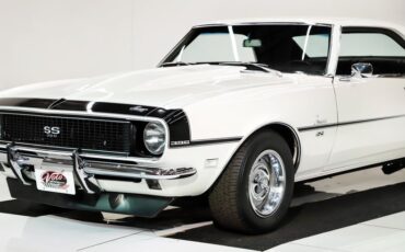 Unknown-Camaro-1968-Ermine-White-Black-4
