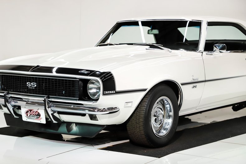 Unknown-Camaro-1968-Ermine-White-Black-4