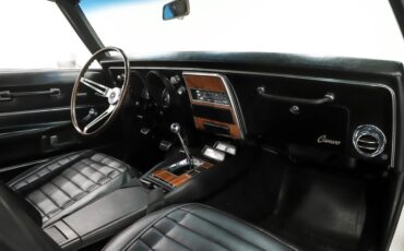 Unknown-Camaro-1968-Ermine-White-Black-40