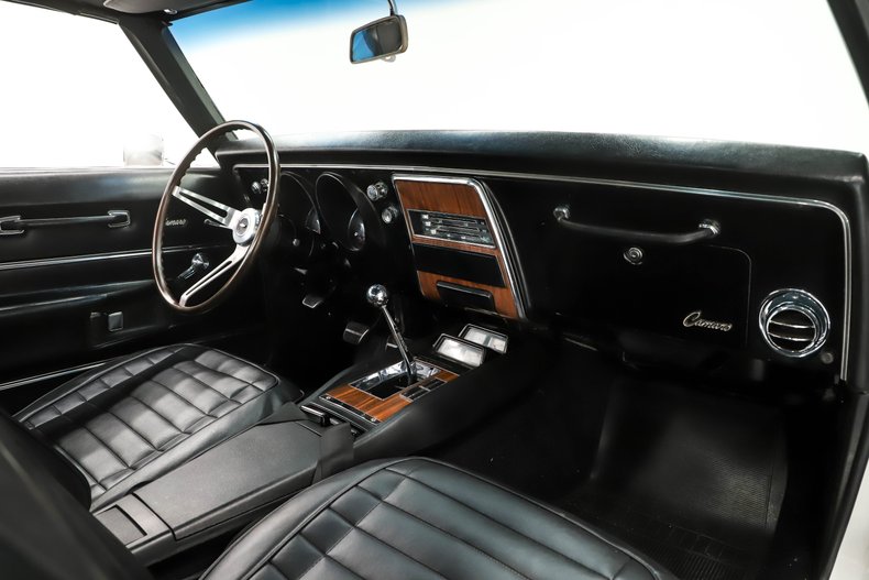 Unknown-Camaro-1968-Ermine-White-Black-40